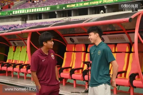 哥俩好!王钰栋评论蒯纪闻社媒 真帅兄弟;后者回复 你不在太孤单 哥俩好!王钰栋评论蒯纪闻社媒 真帅兄弟;后者回复 你不在太孤单